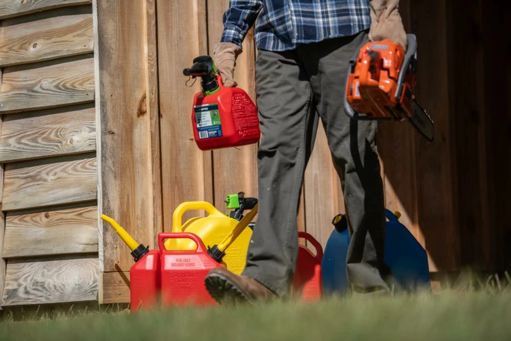 Scepter USA Gas Cans 2-Gallon Plastic Gasoline Can 6 Scepter USA Gas Cans 2-Gallon Plastic Gasoline Can - Image 6